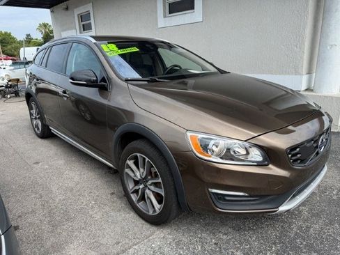 Used 2018 Volvo V60 T5 Cross Country AWD/4WD image 1