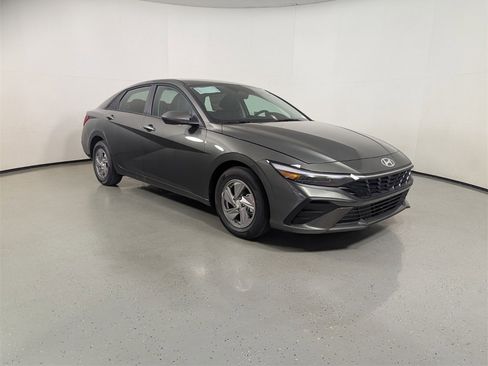 New 2025 Hyundai Elantra SE image 1
