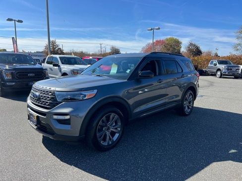 Certified 2022 Ford Explorer XLT w/ Equipment Group 202A image 3