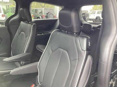 New 2026 Chrysler Pacifica Limited w/ S Appearance Package image 18