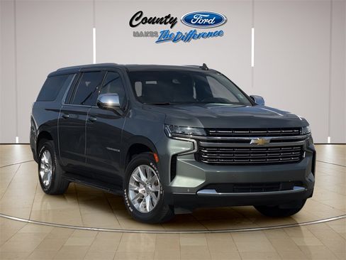 Used 2023 Chevrolet Suburban Premier image 1