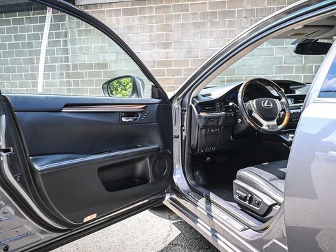 Used 2014 Lexus ES 350 w/ Luxury Package FWD image 7