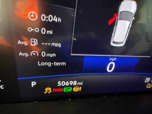 Used 2024 Volkswagen Taos SE w/ Panoramic Sunroof Package FWD image 4