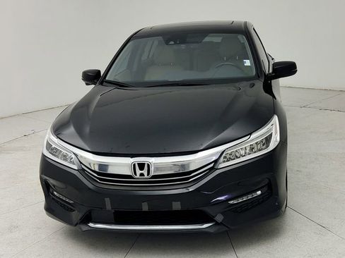 Used 2016 Honda Accord Touring image 2