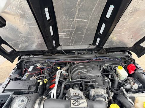 Used 2013 Jeep Wrangler Unlimited Sahara image 32