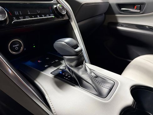 Used 2023 Toyota Venza LE image 18