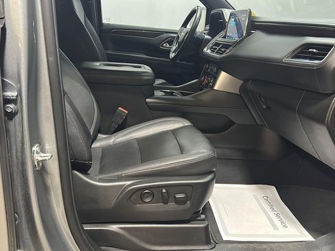 Used 2023 Chevrolet Suburban LT image 7