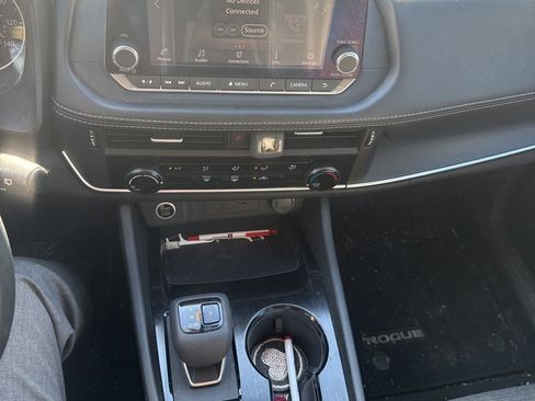 Used 2021 Nissan Rogue S image 10