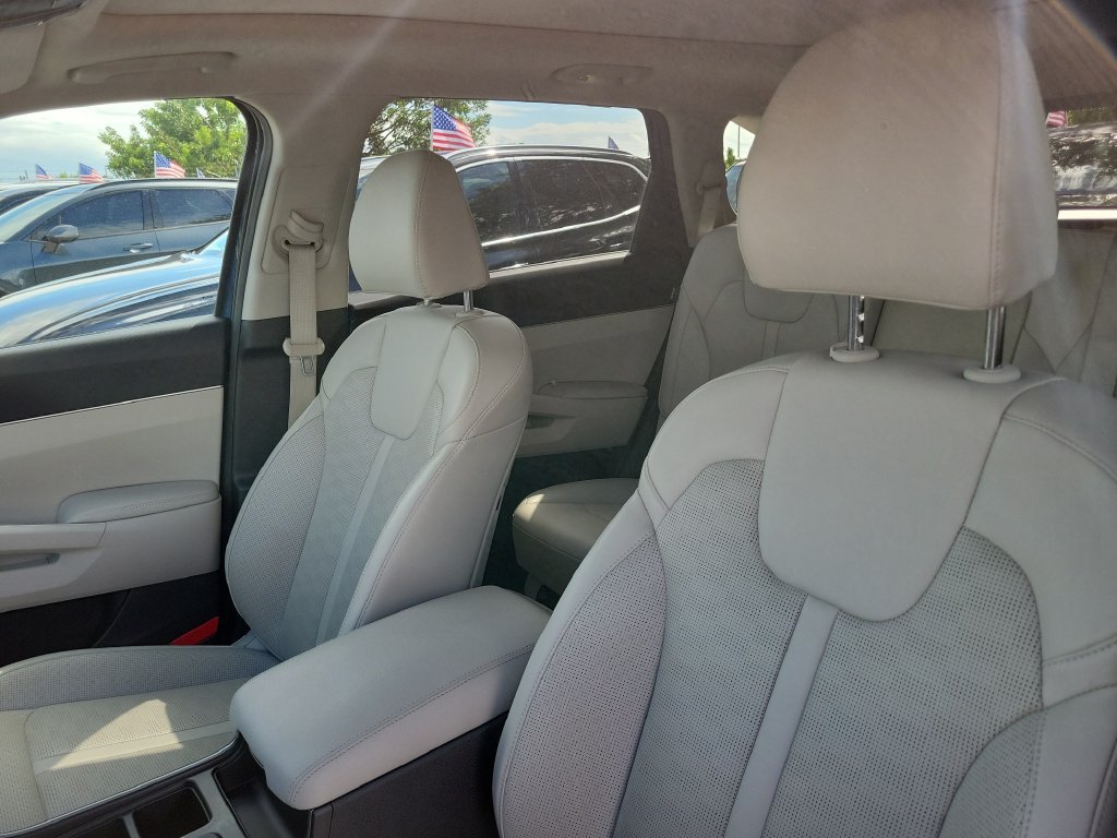 Used 2024 Kia Sorento S w/ Panoramic Sunroof Package FWD image 16