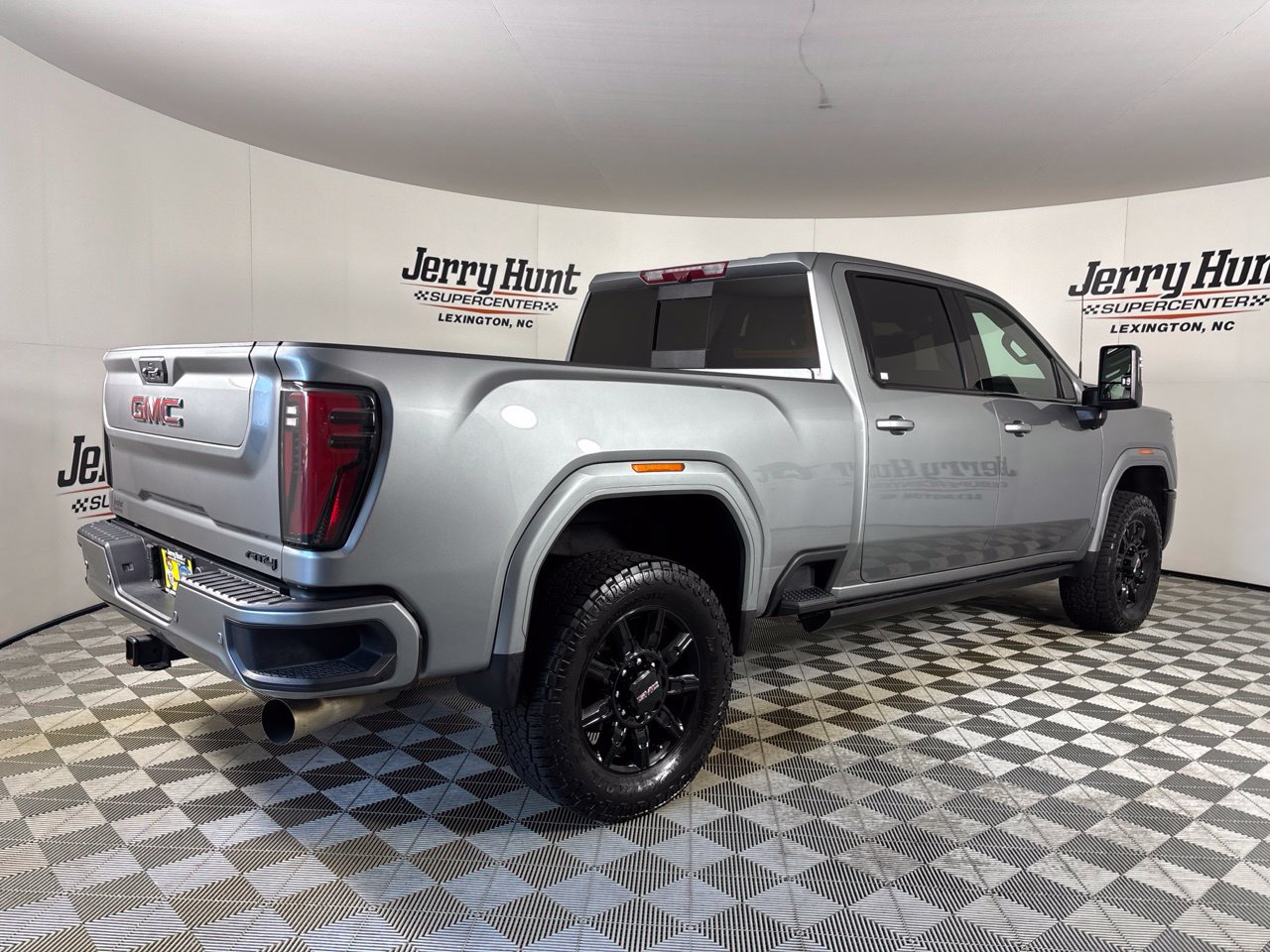 Used 2025 GMC Sierra 3500 AT4 w/ AT4 Premium Plus Package AWD/4WD image 4