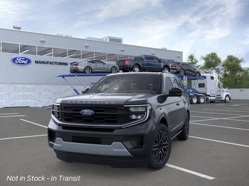 New 2026 Ford Expedition Platinum image 3