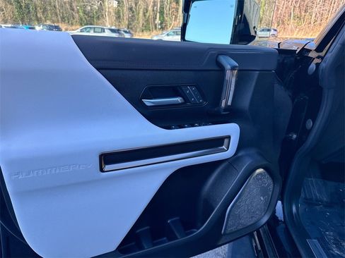 Used 2025 GMC Hummer EV 3X w/ LPO, Sport Package image 15