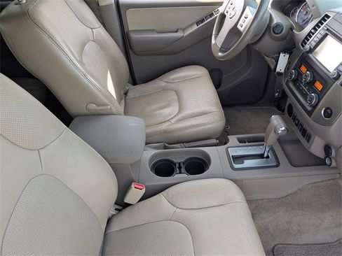 Used 2014 Nissan Frontier SL w/ SL Moonroof Package image 13