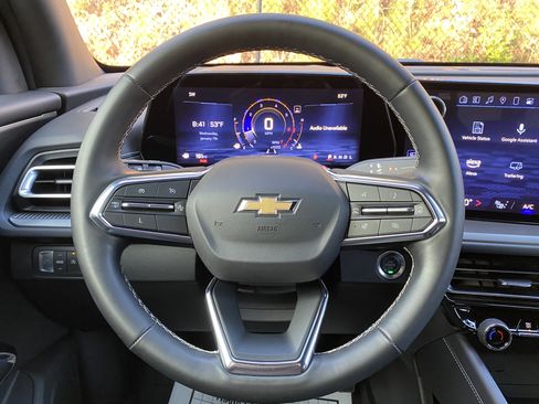 Used 2024 Chevrolet Traverse LT w/ Trailering Package image 18