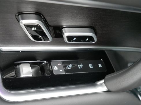 Used 2023 Land Rover Range Rover Autobiography image 18