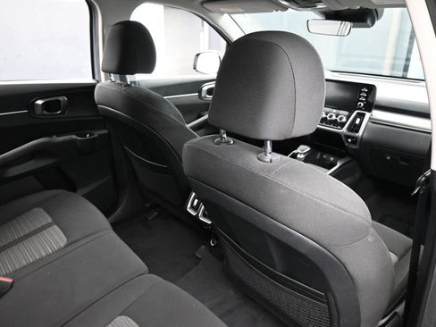 Used 2023 Kia Sorento LX FWD image 40