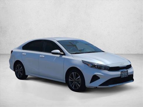 Used 2023 Kia Forte LXS w/ LXS Technology Package FWD image 3