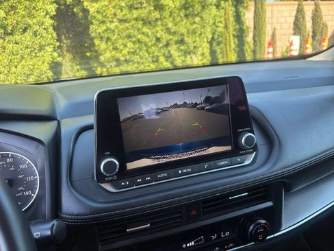Used 2025 Nissan Rogue SV FWD image 25