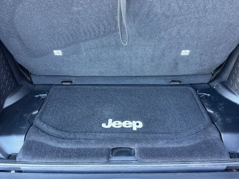 Used 2016 Jeep Wrangler Rubicon w/ Power Convenience Group AWD/4WD image 14