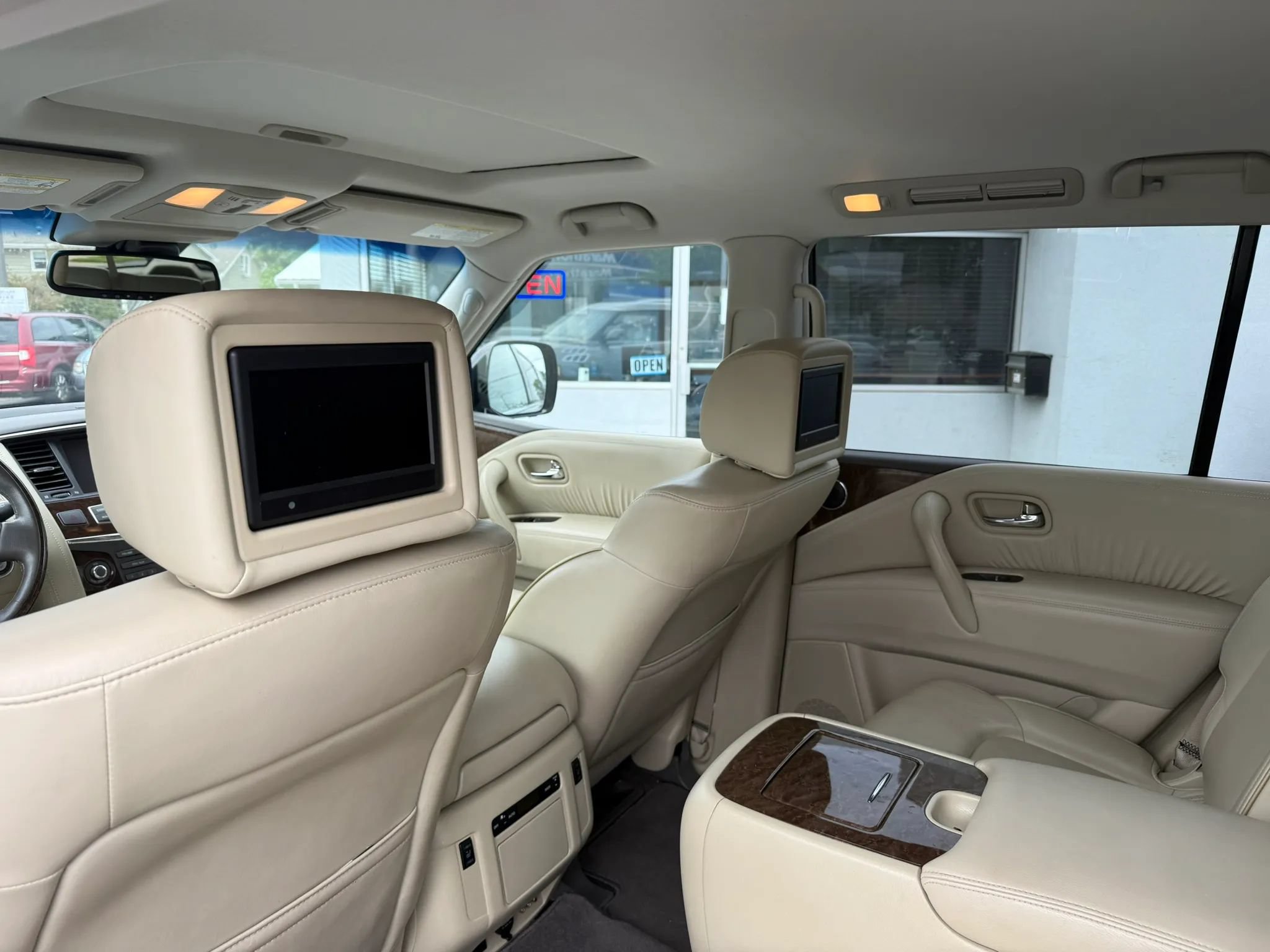 Used 2017 INFINITI QX80 2WD w/ Driver Assistance Package image 10
