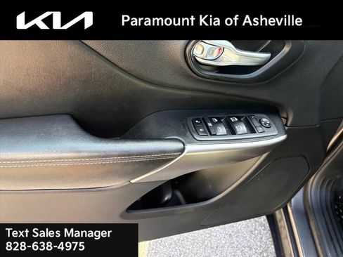 Used 2019 Jeep Cherokee Latitude Plus w/ Comfort/Convenience Group AWD/4WD image 24