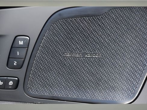 Certified 2024 Volvo XC60 T8 Plus w/ Protection Package Premier image 29