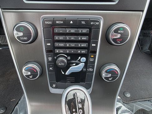 Used 2015 Volvo V60 T5 Premier image 19