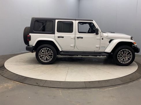 Used 2023 Jeep Wrangler Unlimited Sahara w/ Cold Weather Group AWD/4WD image 6