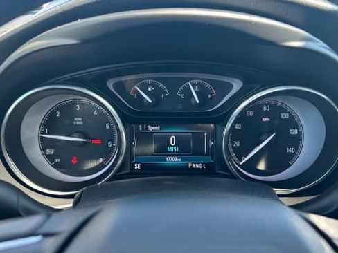 Used 2020 Buick Envision Essence AWD/4WD image 17