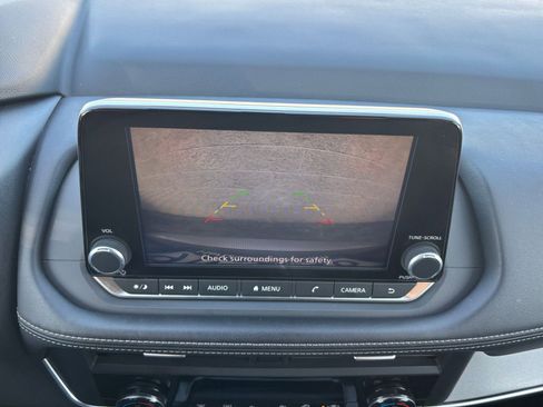 Used 2025 Nissan Rogue SV image 25