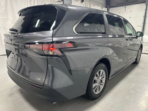 Used 2025 Toyota Sienna LE image 7