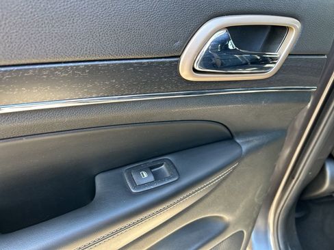 Used 2015 Jeep Grand Cherokee Limited image 28