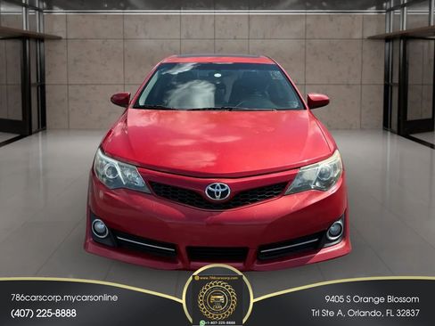 Used 2012 Toyota Camry SE image 2