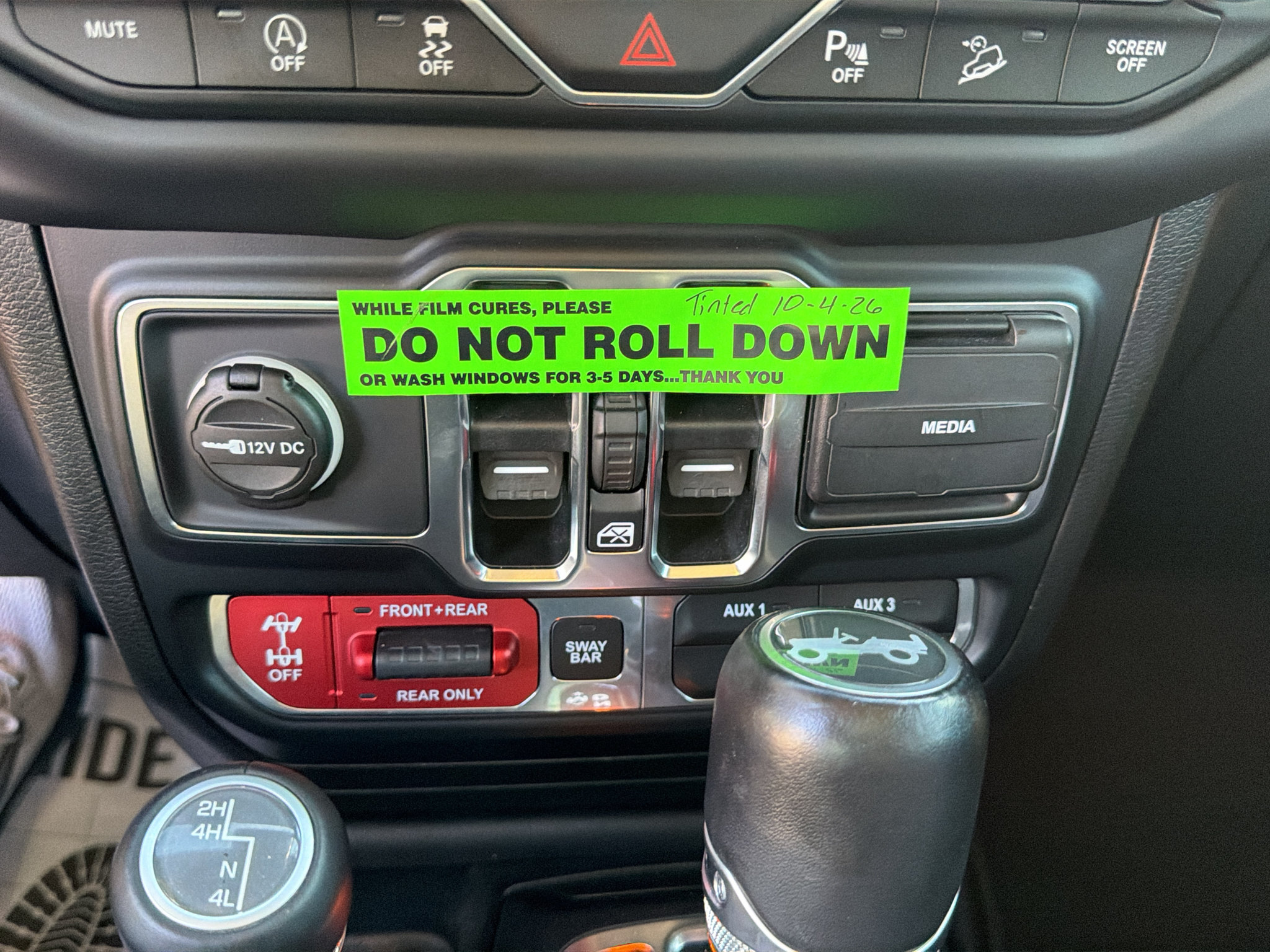Used 2019 Jeep Wrangler Unlimited Rubicon w/ Dual Top Group AWD/4WD image 29
