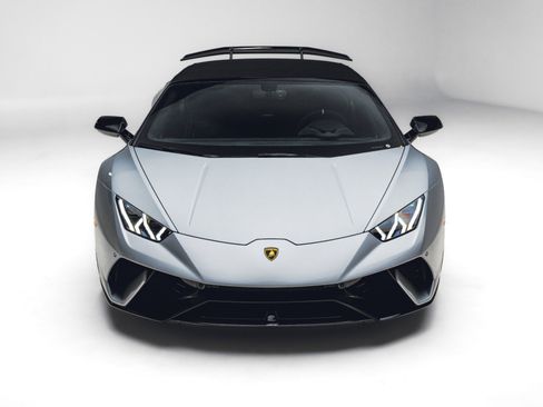 Used 2019 Lamborghini Huracan Performante AWD/4WD image 4