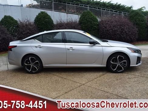 Used 2024 Nissan Altima 2.5 SR FWD image 11