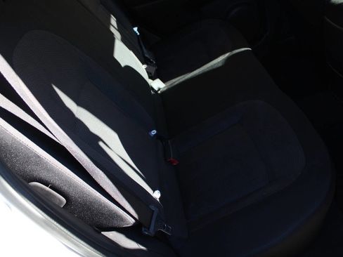 Used 2011 Nissan Rogue S image 33