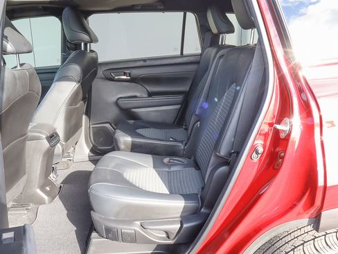 Used 2023 Toyota Highlander XSE image 9