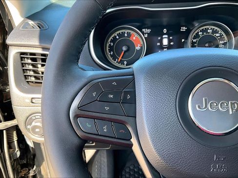 Used 2023 Jeep Cherokee Trailhawk w/ Premium Leather Package AWD/4WD image 21