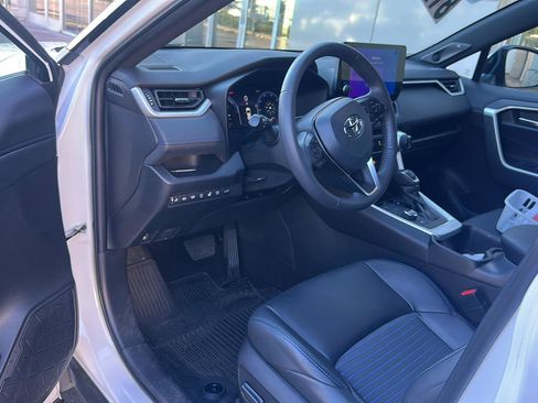 Used 2023 Toyota RAV4 XSE AWD/4WD image 9