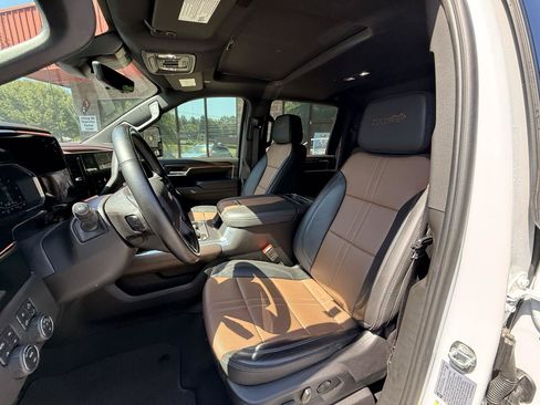 Used 2024 Chevrolet Silverado 2500 High Country w/ Technology Package AWD/4WD image 12