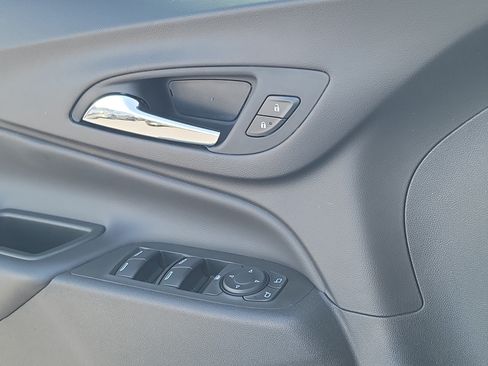 Used 2024 Chevrolet Equinox LT FWD image 18