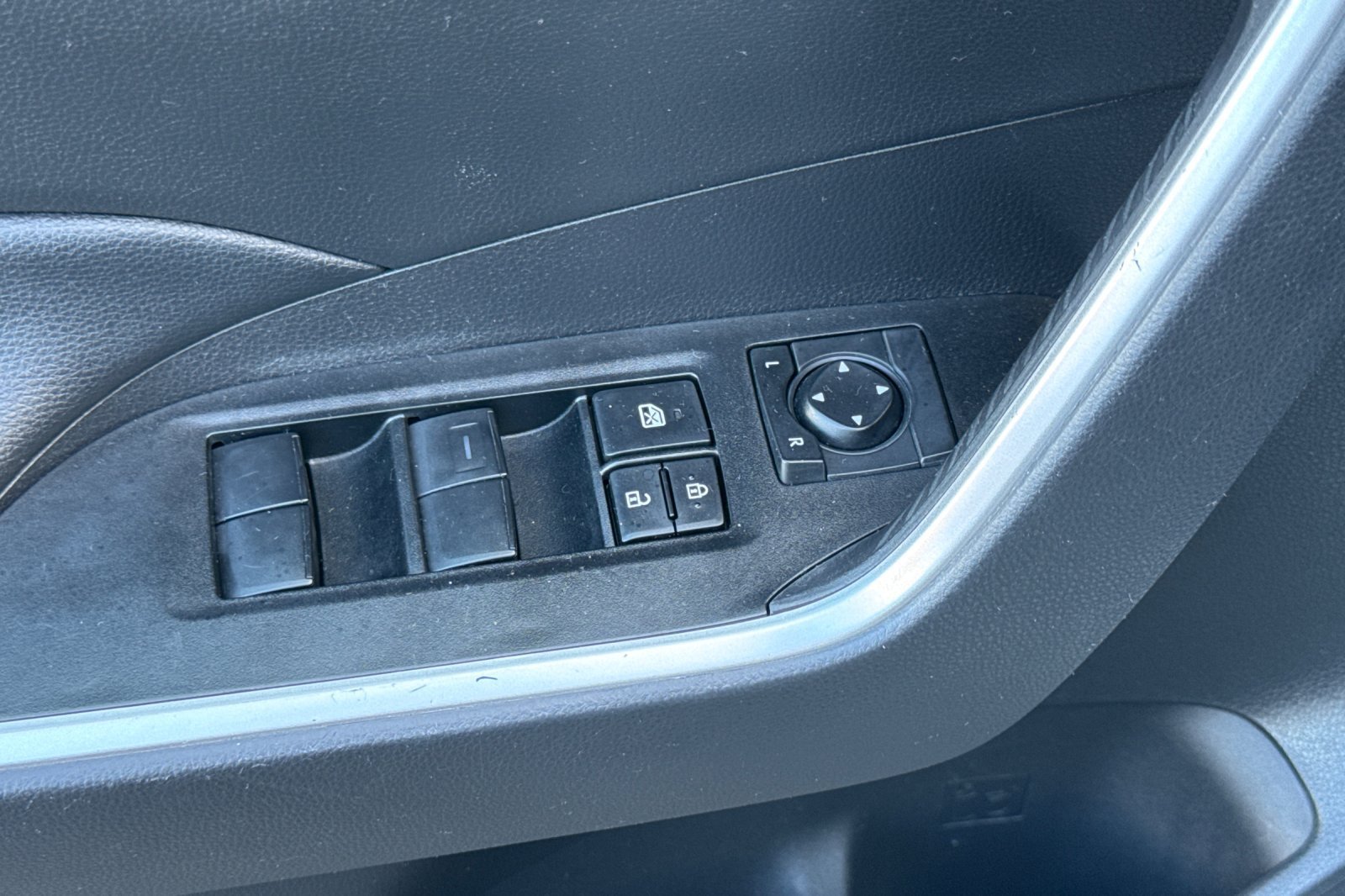 Certified 2021 Toyota RAV4 LE AWD/4WD image 14