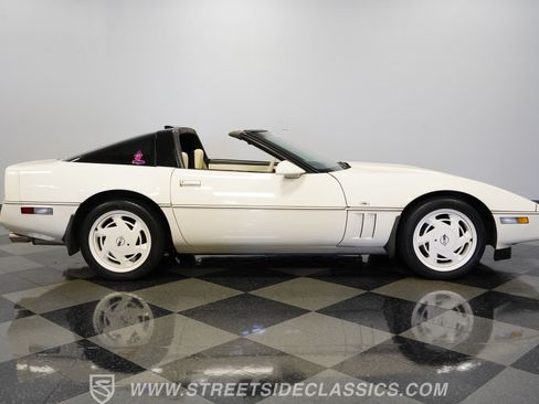 Used 1988 Chevrolet Corvette Coupe RWD image 15