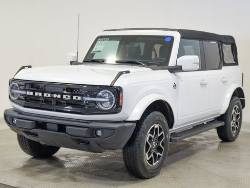 Used 2024 Ford Bronco Outer Banks image 6