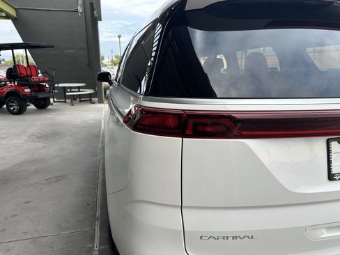 Used 2024 Kia Carnival LX image 13