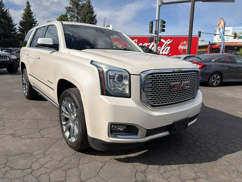 Used 2015 GMC Yukon Denali w/ Premium Package AWD/4WD image 11