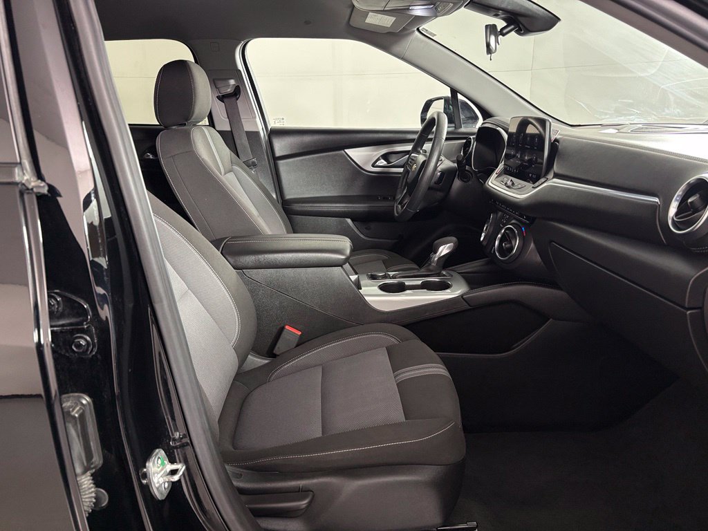 Used 2025 Chevrolet Blazer LT FWD image 38