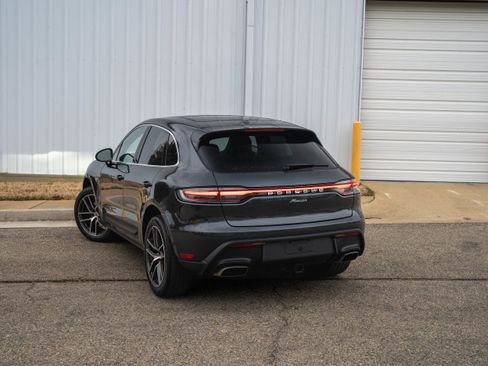 Certified 2025 Porsche Macan image 3