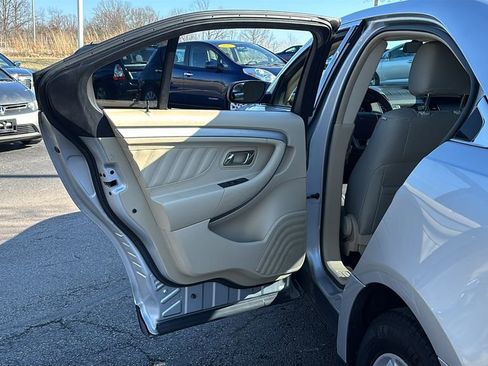 Used 2015 Ford Taurus SE image 28
